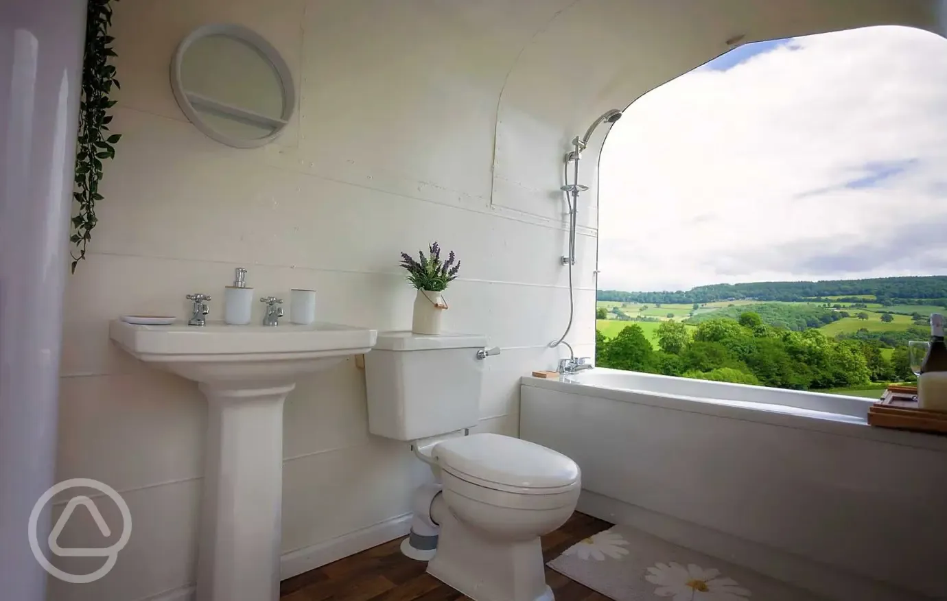 Bell tent private horsebox bathrooms