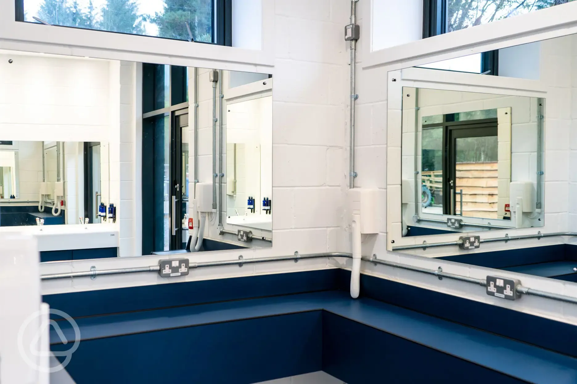 Hairdryer and plug sockets with an area to get ready