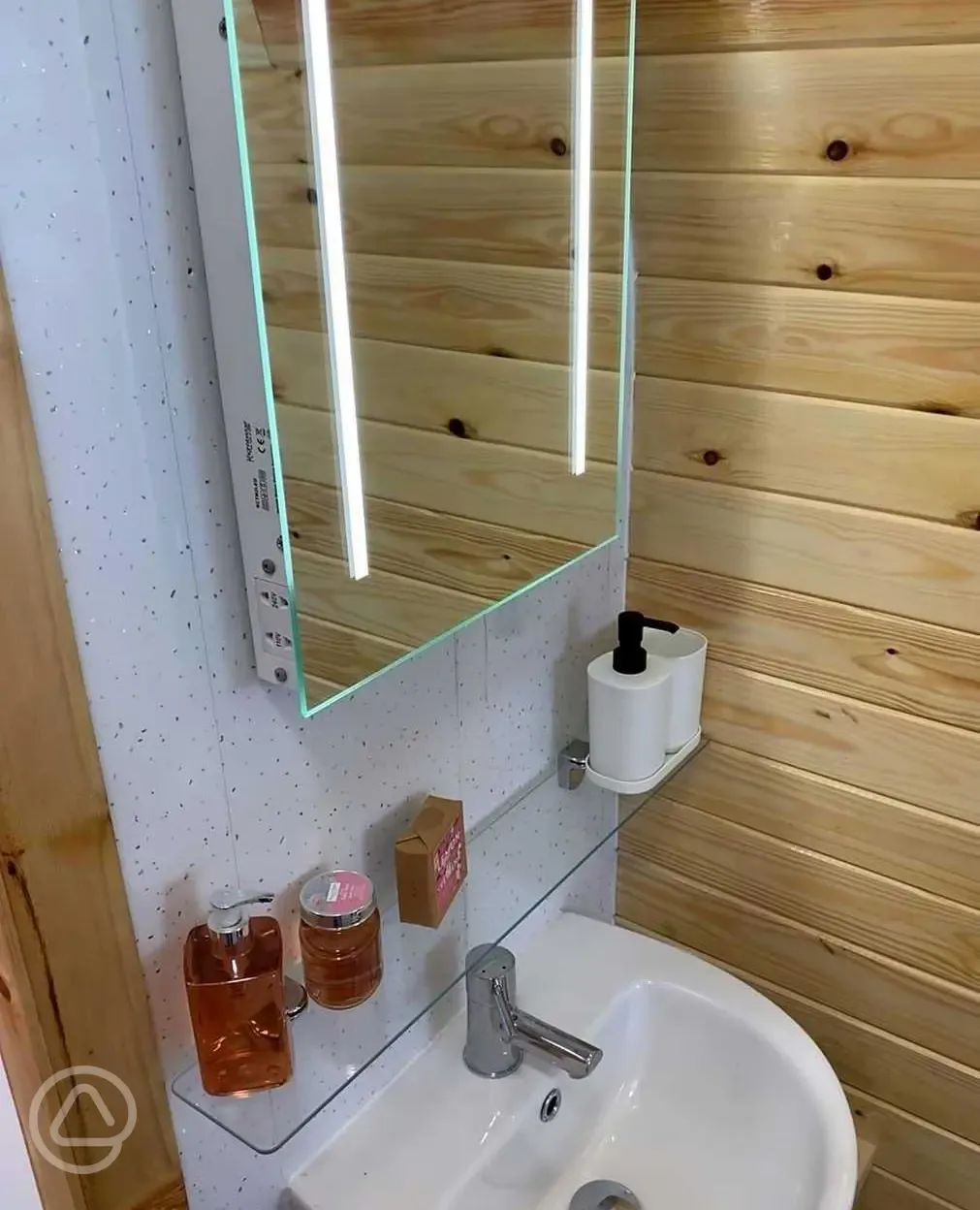 Pod ensuite bathroom mirror