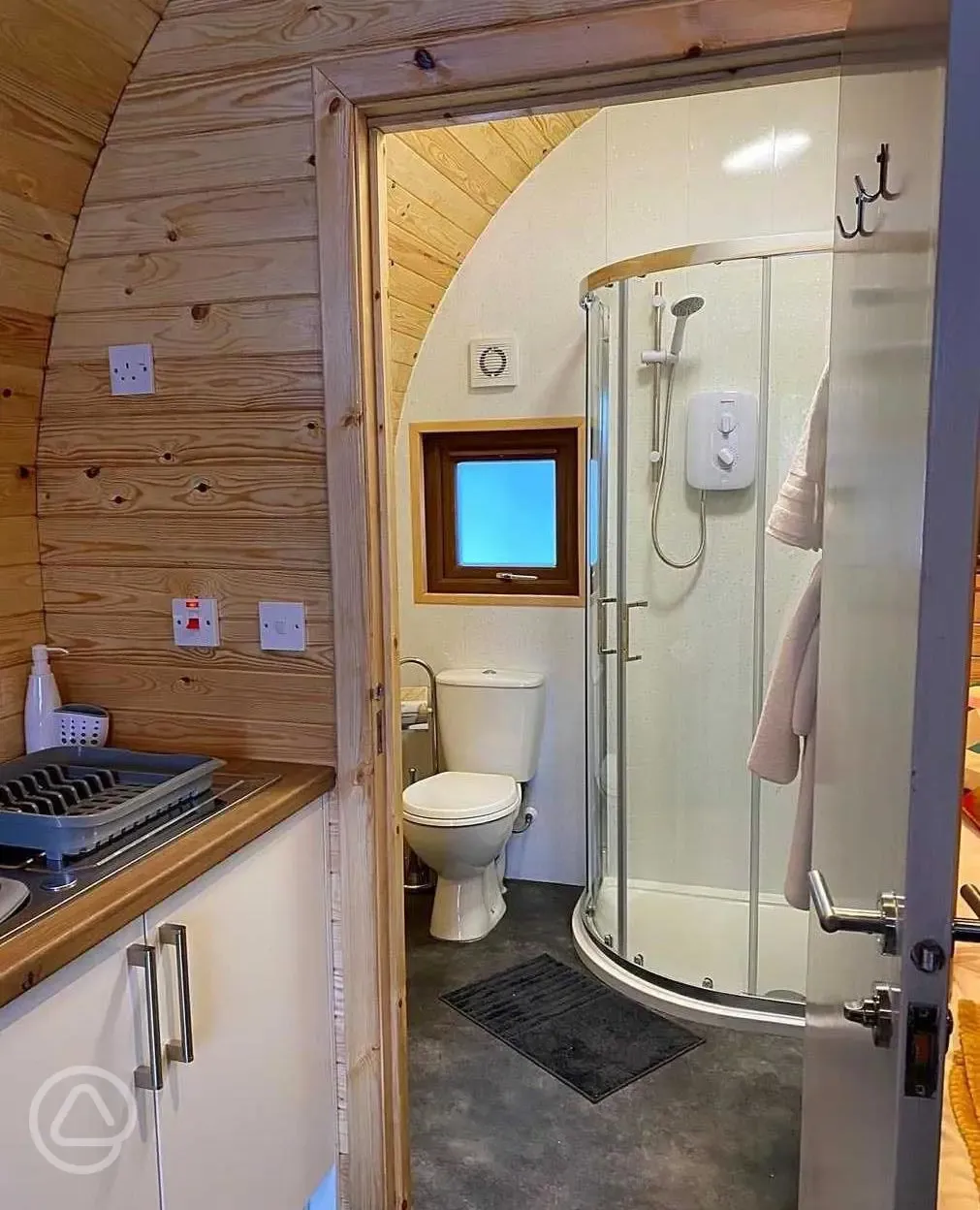 Pod ensuite bathroom