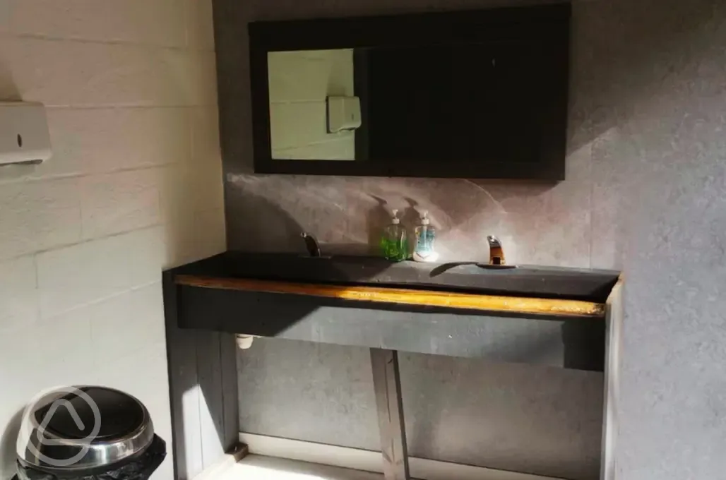 Sink area