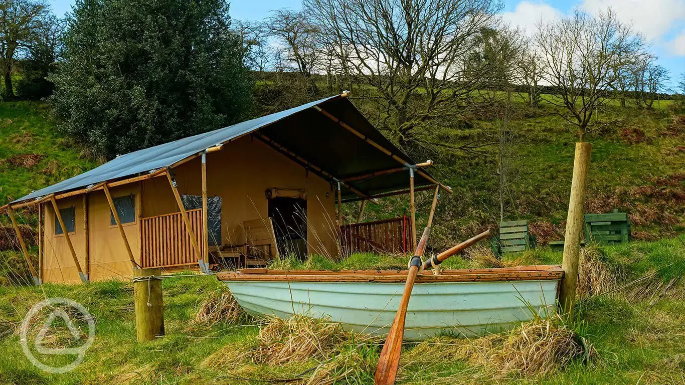 Safari tent 