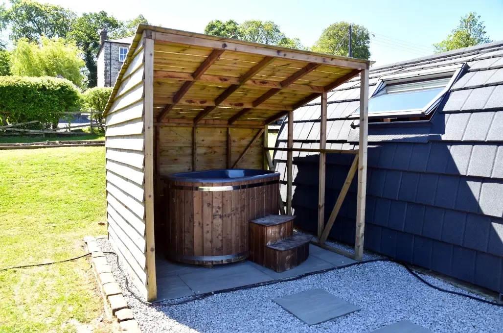 Glamping pod with hot tub 
