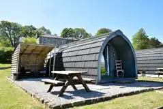 Pen-y-ghent glamping pod with a picnic bench and covered outdoor area