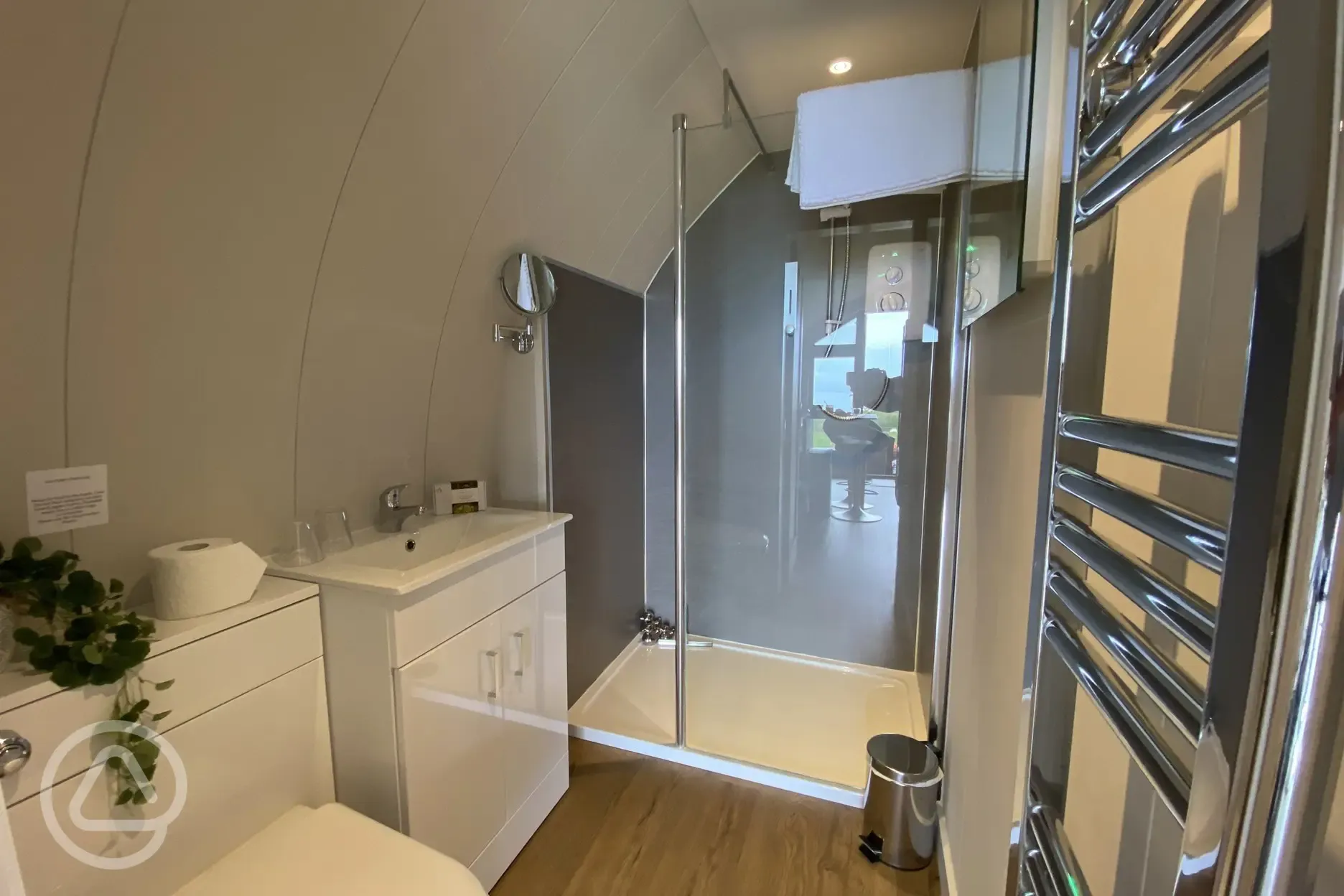 Pod ensuite bathroom