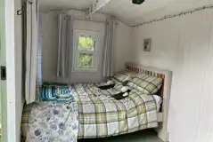 Evelyn shepherd's hut bed