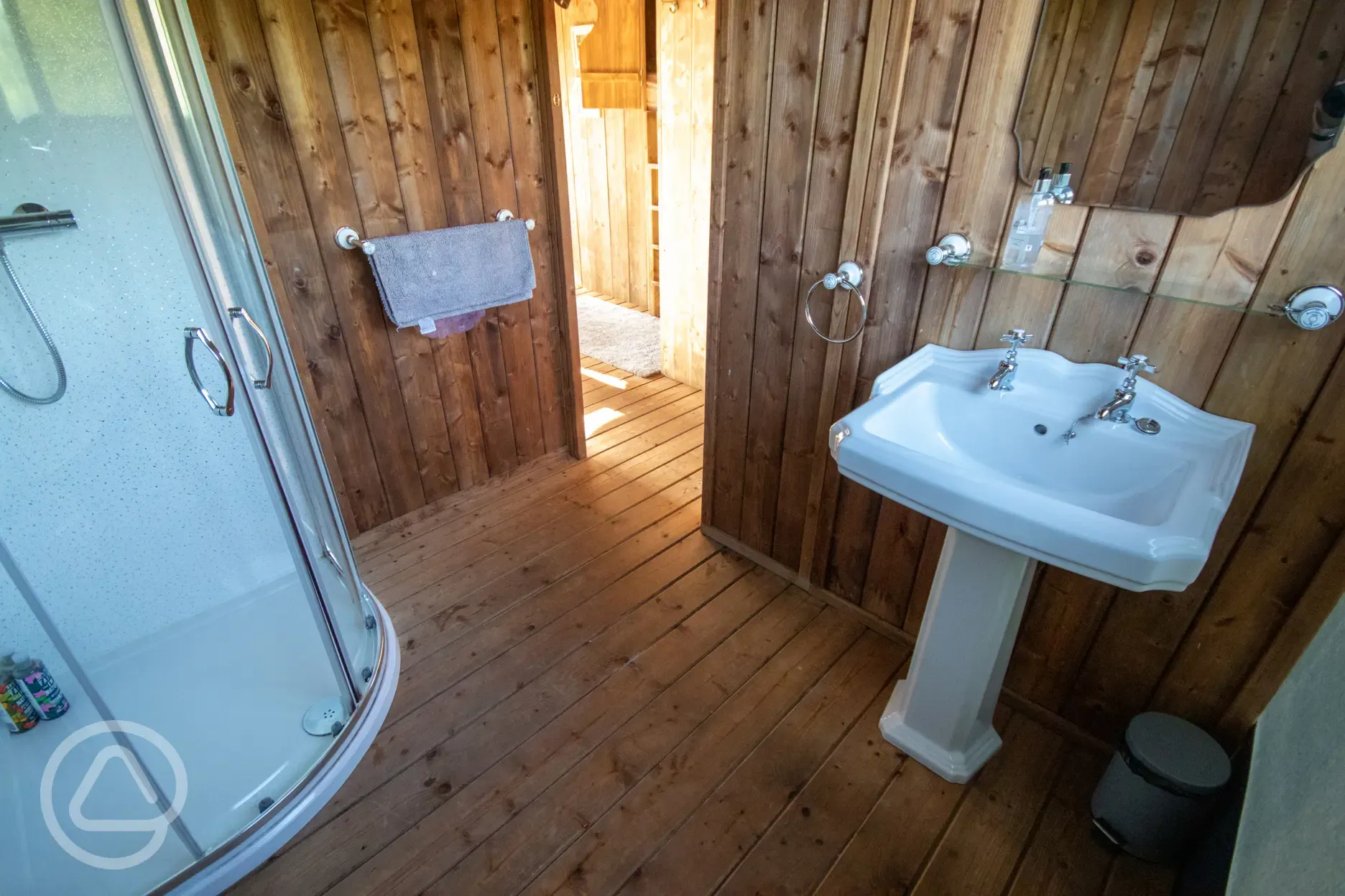 Y Berllan safari tent ensuite bathroom