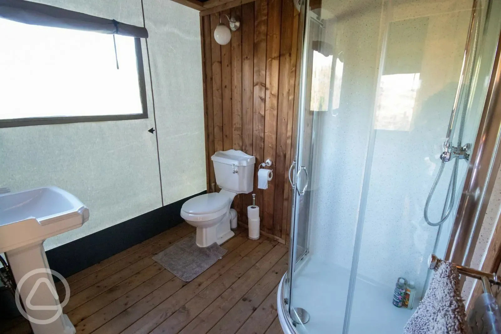 Y Berllan safari tent ensuite bathroom