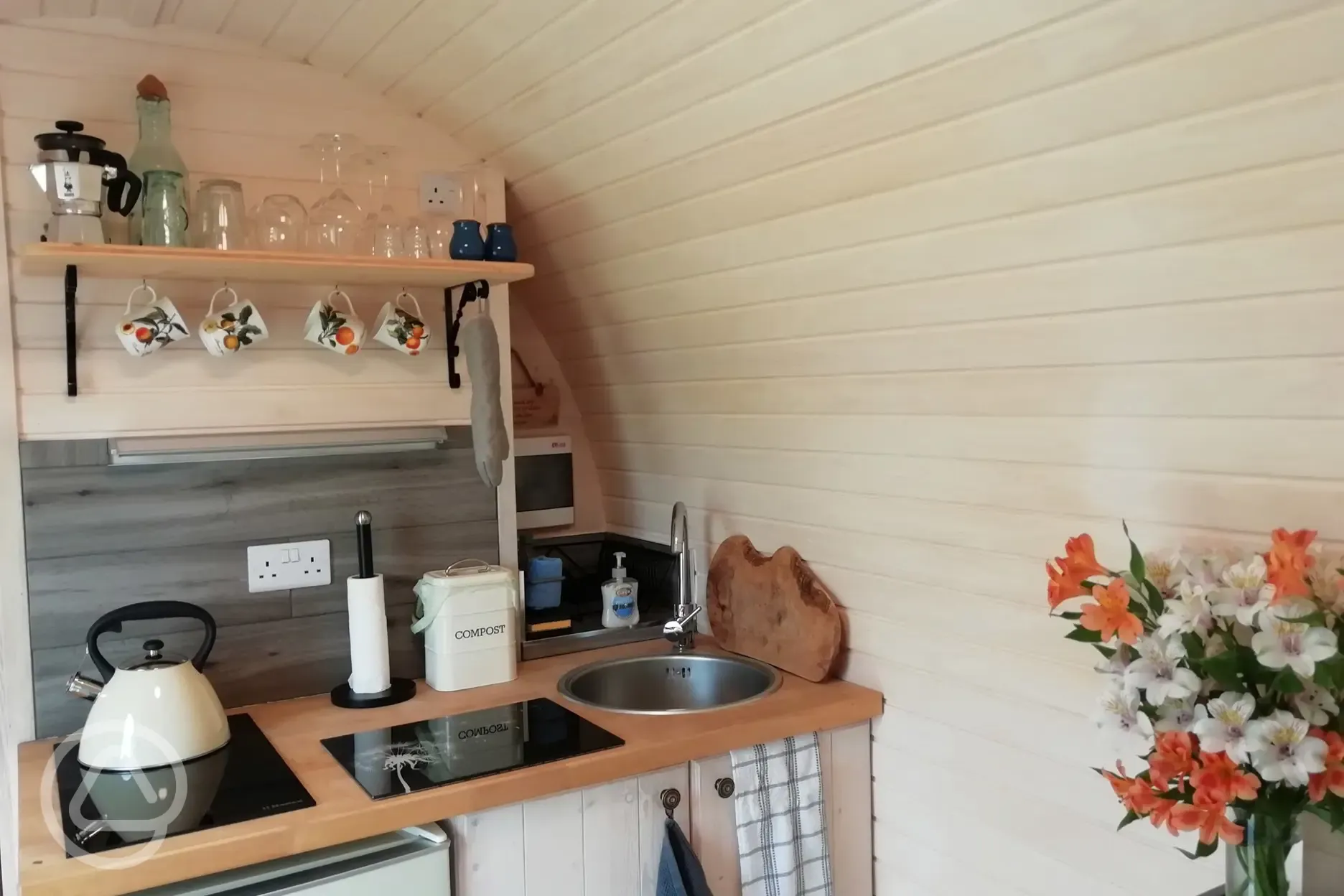 Kitchenette in the Iglu Hut