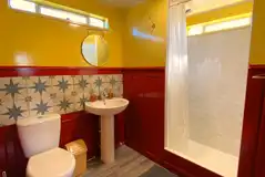 The Showman's Ensuite Caravan (Lola) ensuite bathroom The Showman's Ensuite Caravan (Lola) ensuite bathroom