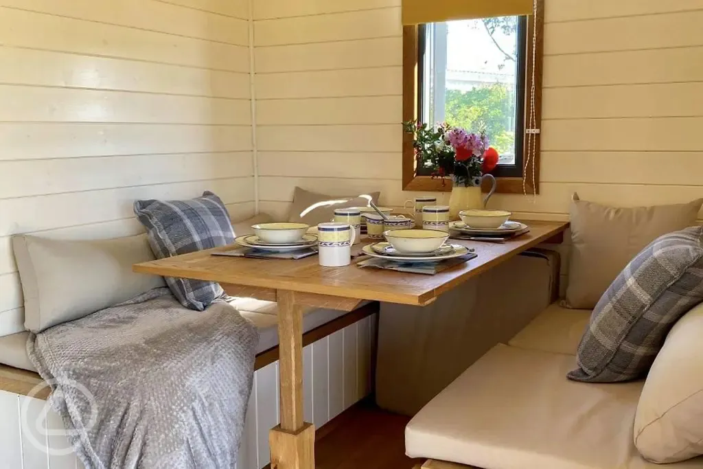 Shepherd's hut (Rosebay) dining area 