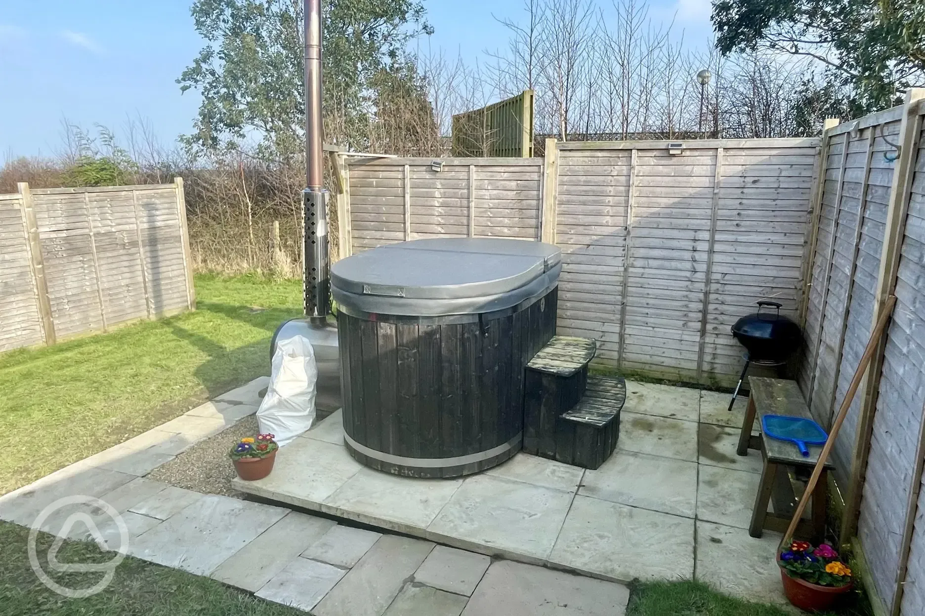 Shepherd's hut (Mabel) hot tub