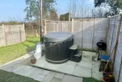 Shepherd's hut (Mabel) hot tub