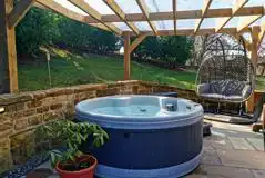 Topping pod hot tub