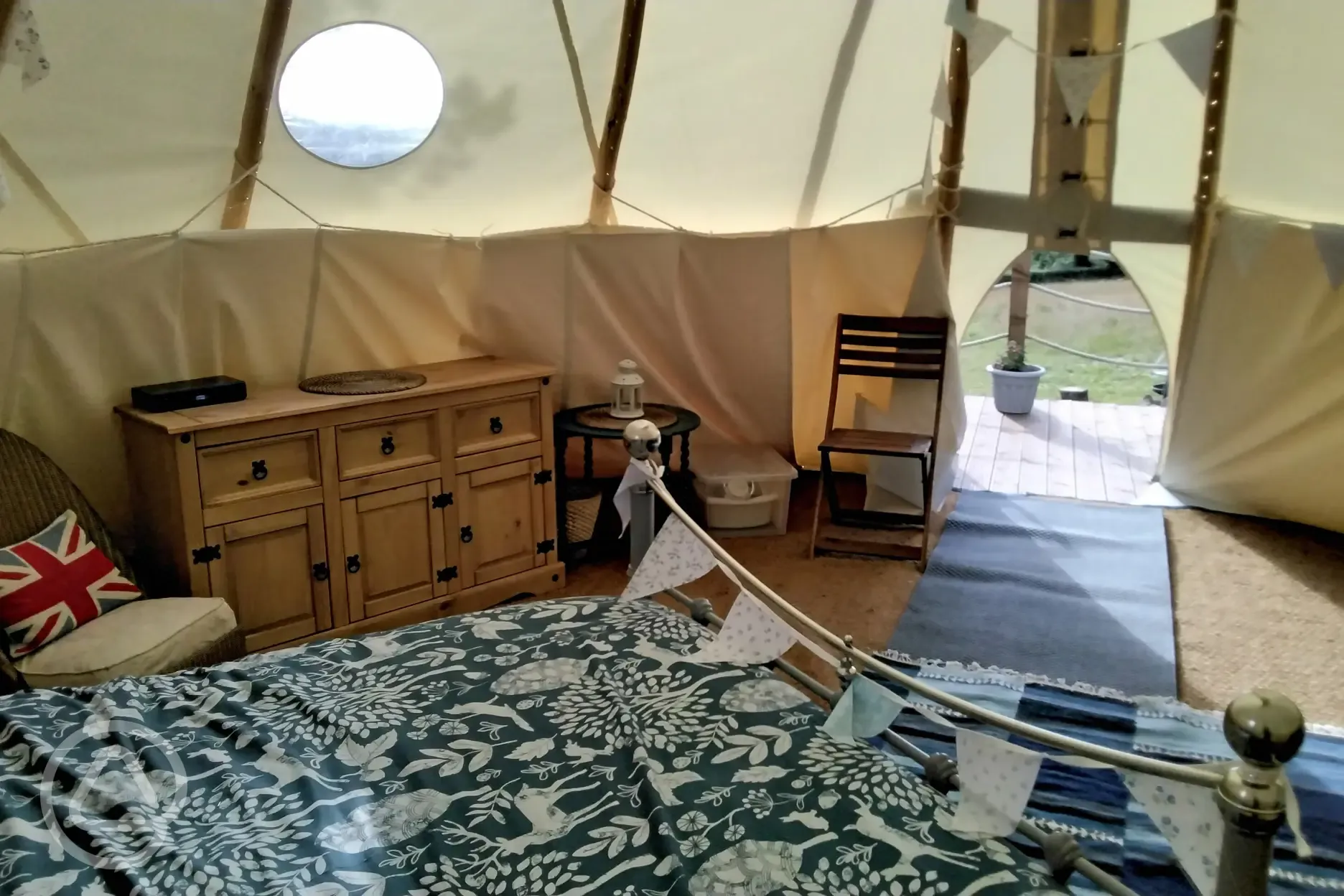 Ty Mynydd tipi interior