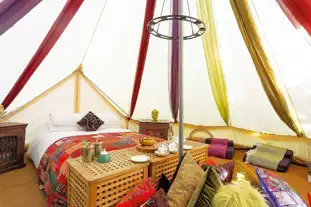 Hollington Park Glamping, Newbury, Hampshire (10.4 miles)