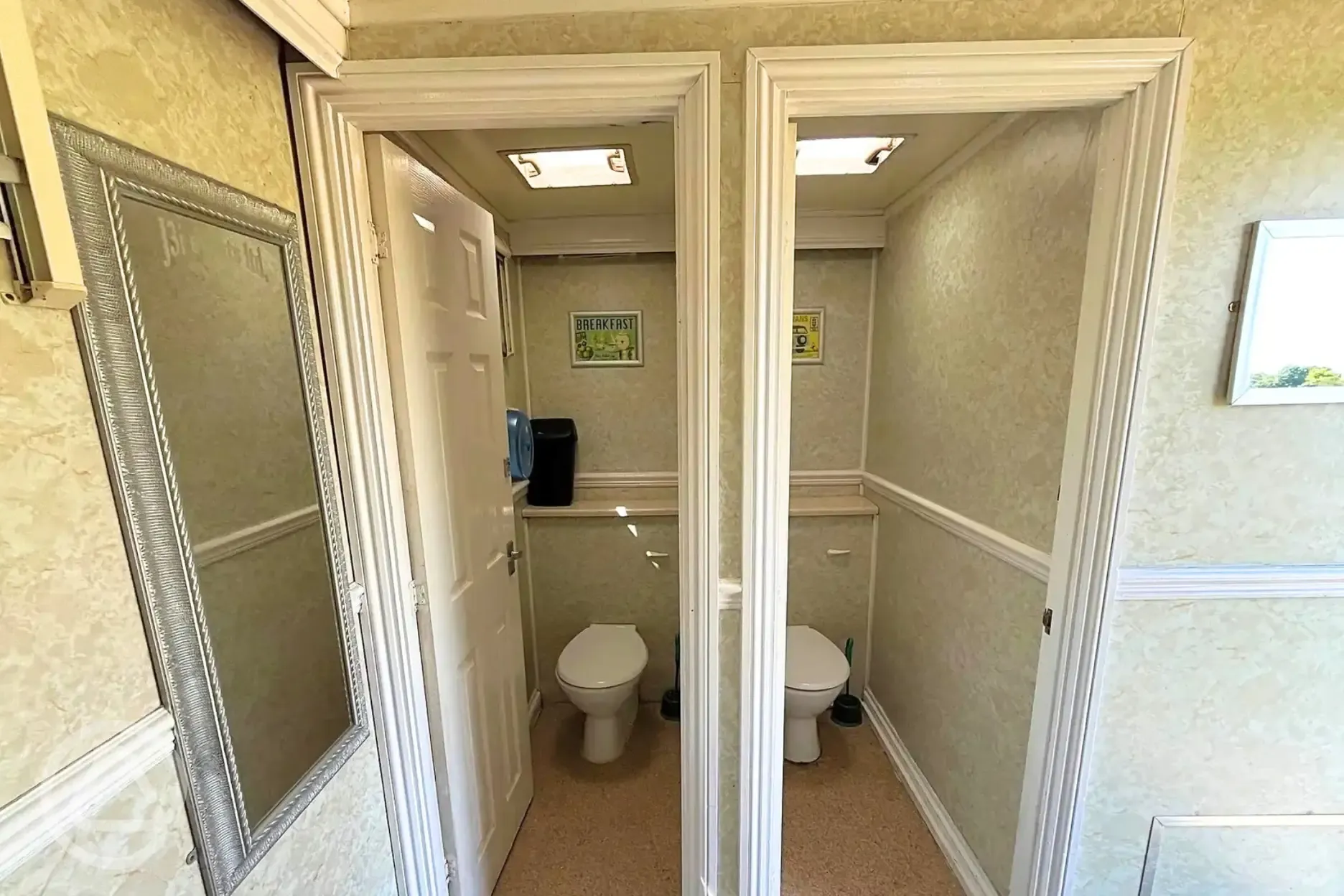 Toilet cubicles