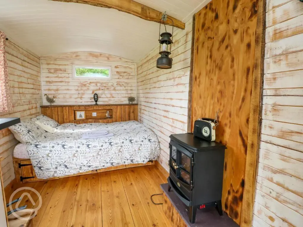 Cwt Cyntaf shepherd's hut interior