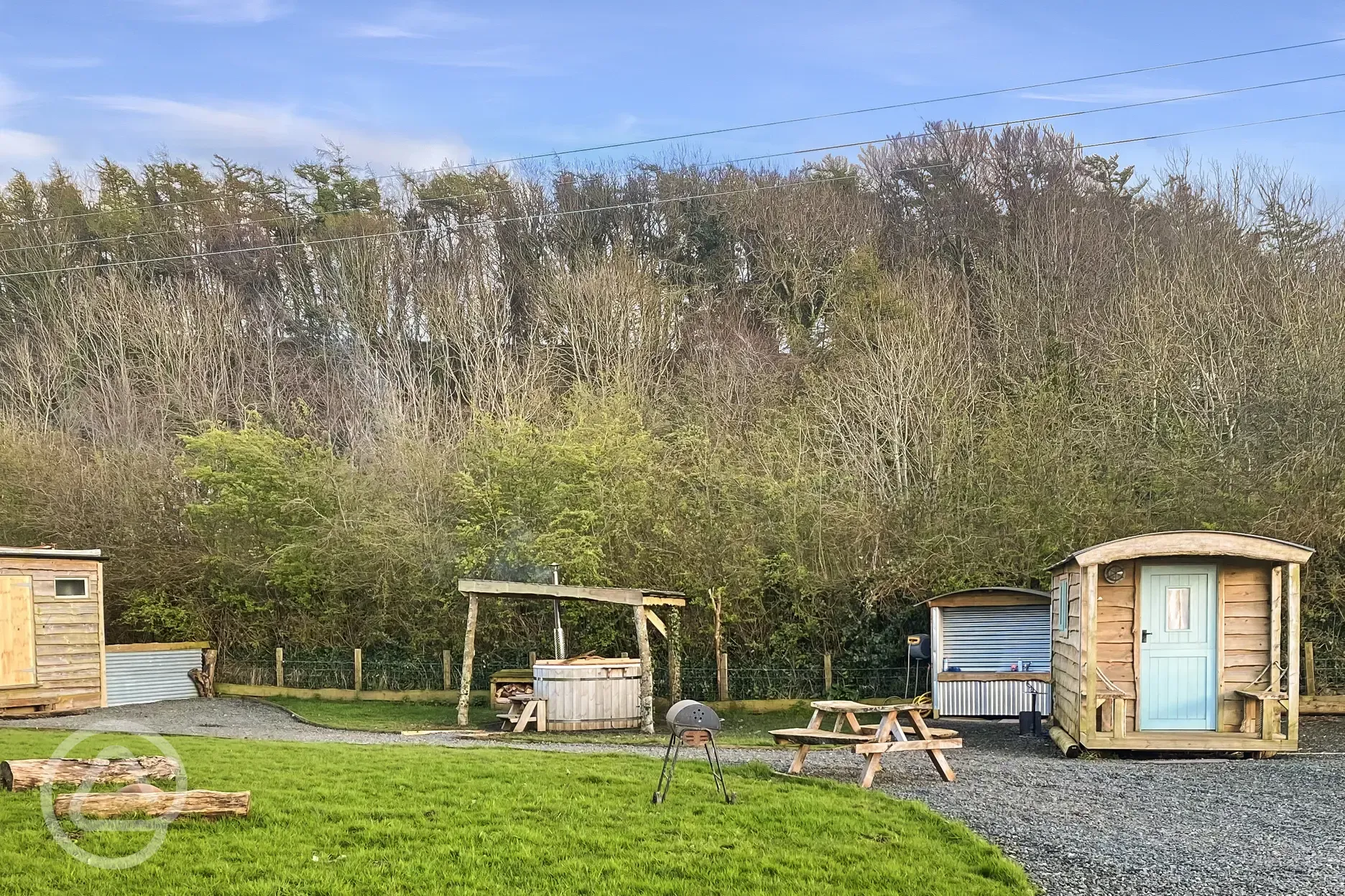 Cwt Cyntaf shepherd's hut and facilities block