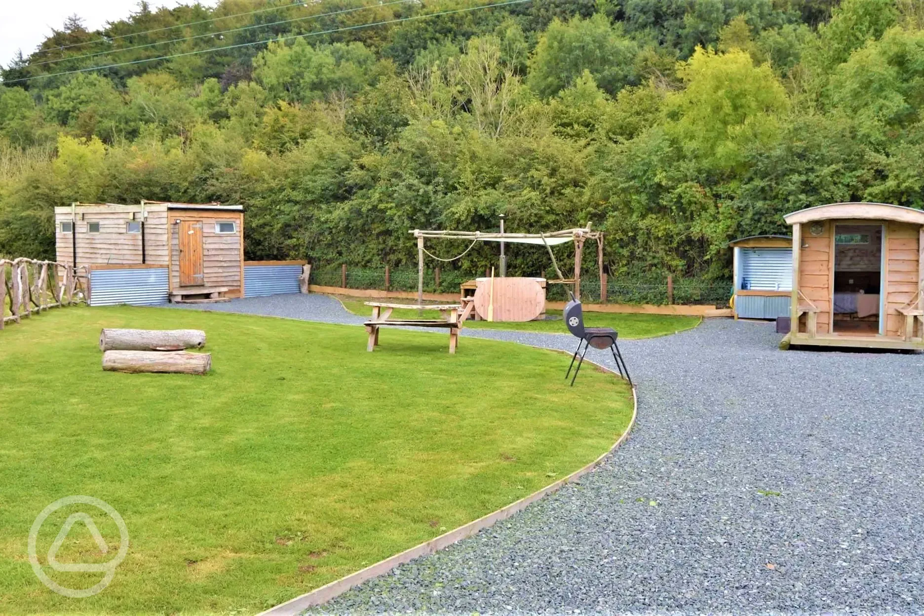 Cwt Cyntaf shepherd's hut and facilities block