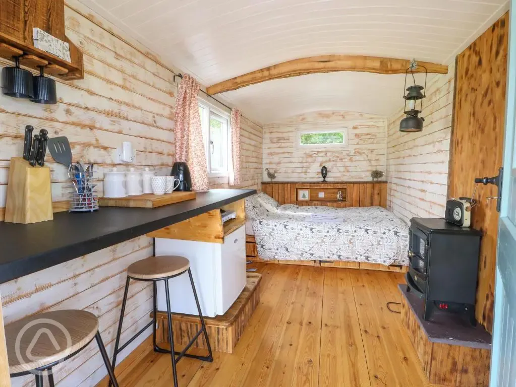 Cwt Cyntaf shepherd's hut interior