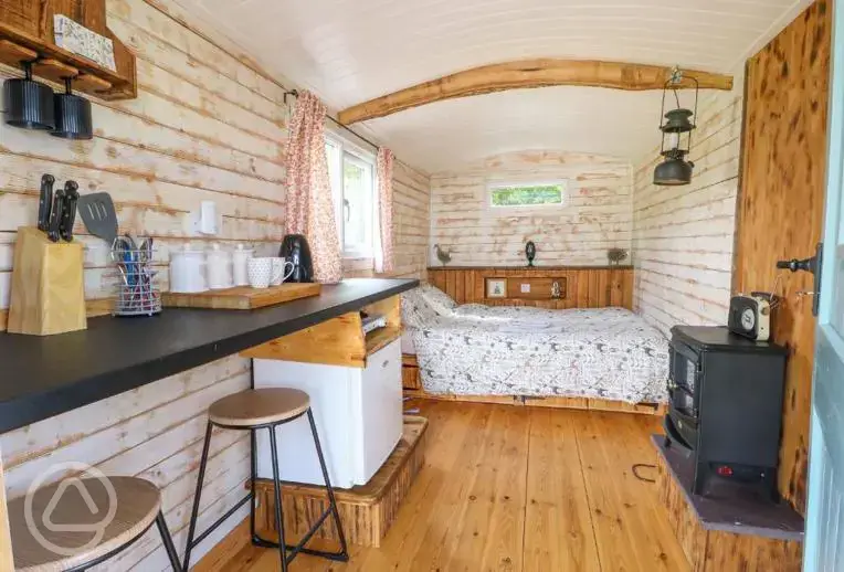 Cwt Cyntaf shepherd's hut interior