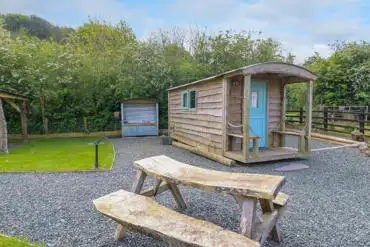 Cwt Cyntaf shepherd's hut