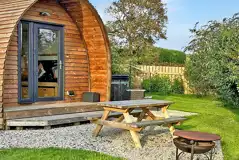 Pod with hot tub, fire pit and picnic bench