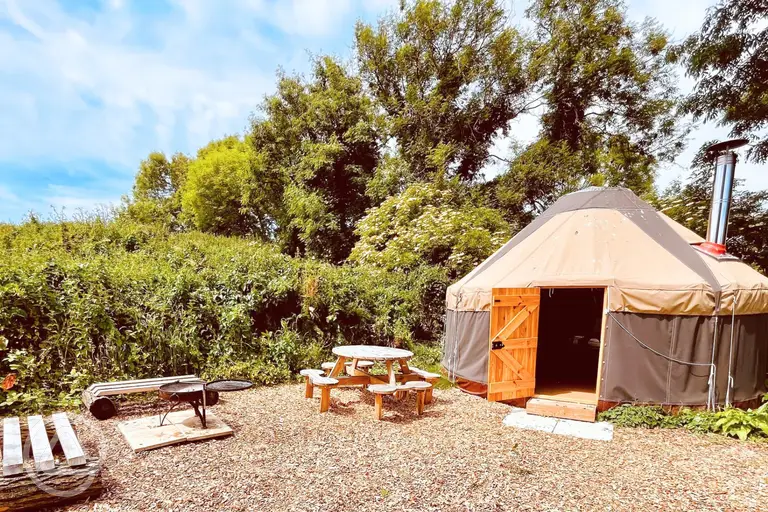 Yurt with an outdoor seating area and fire pit/BBQ