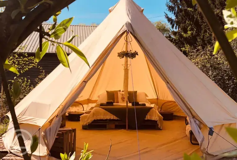 Sorrel bell tent