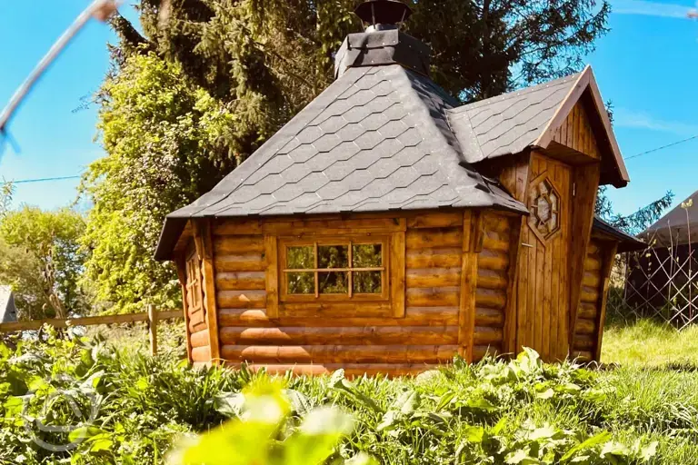 Hyssop glamping cabin with fairytale-style windows