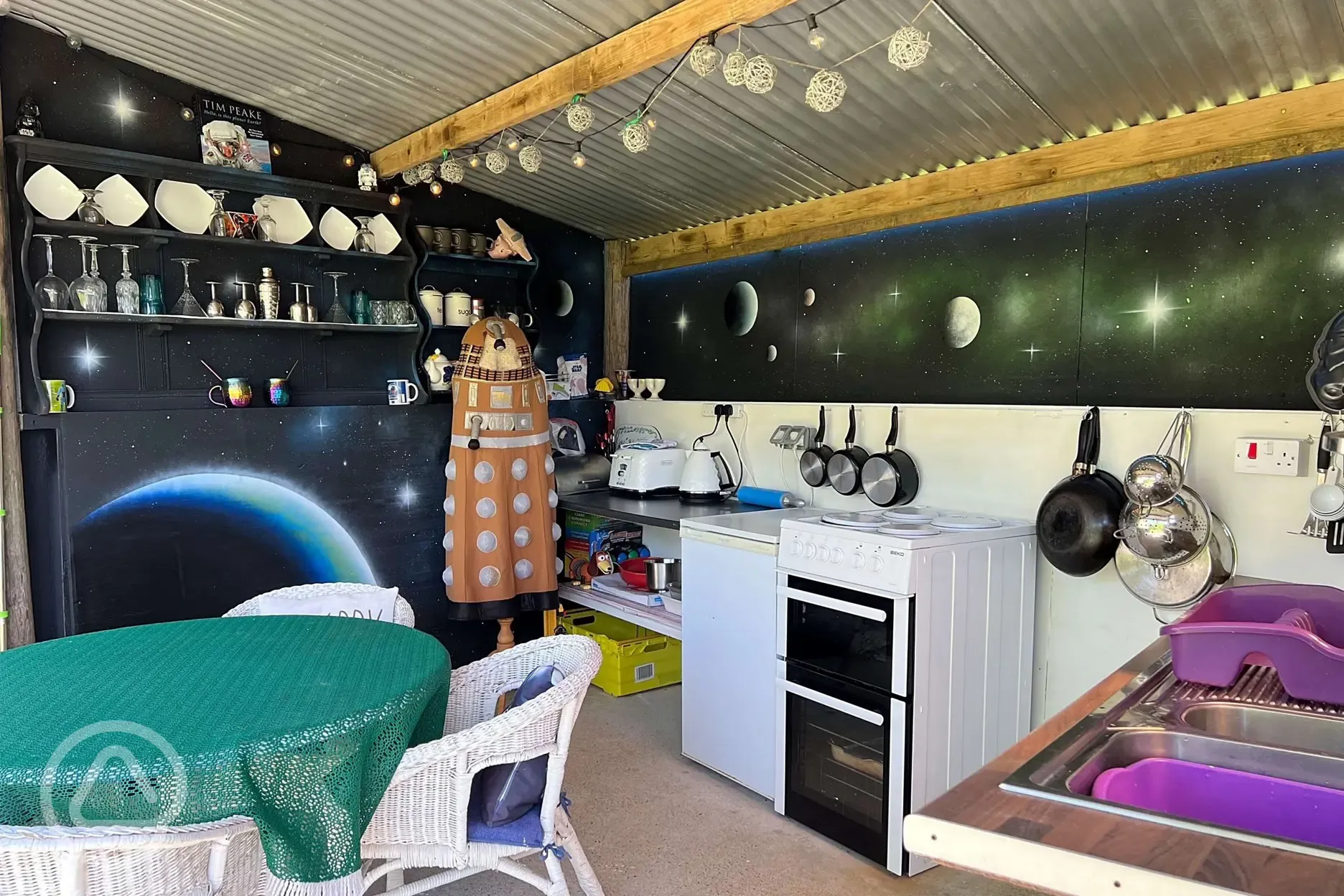 Spodnic UFO camping pod kitchen area