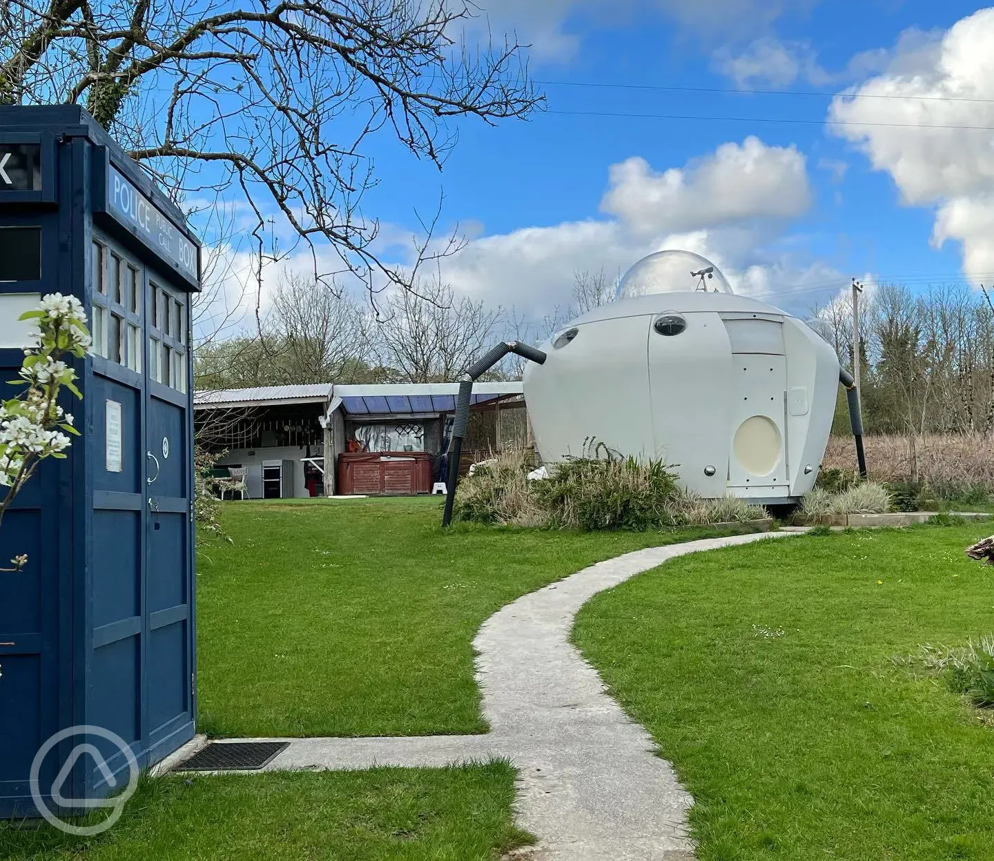 Spodnic UFO camping pod (pet friendly)