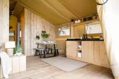 The fully equipped kitchenette of the safari tents with hot tubs