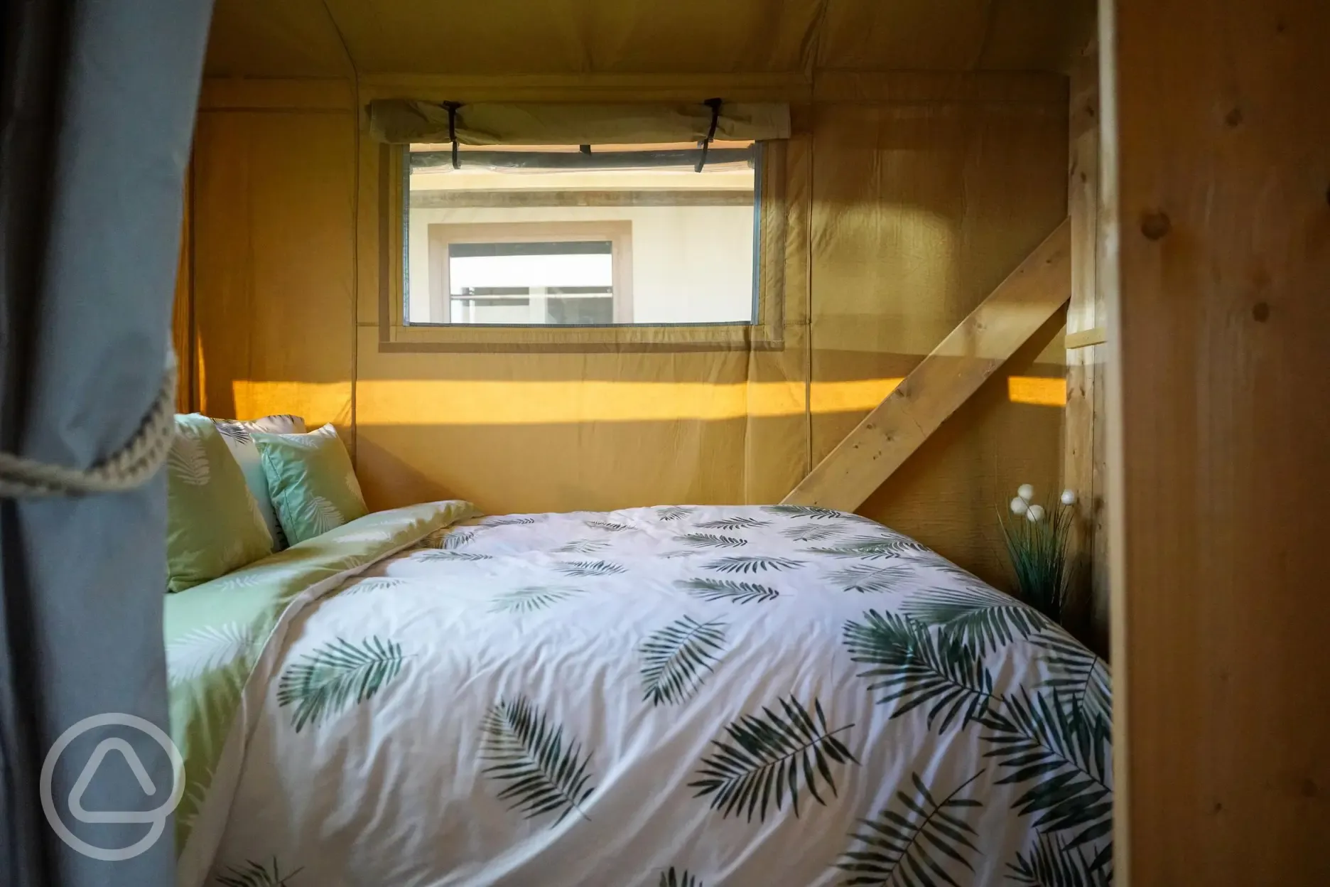 Safari tent double bedroom (bedding included)