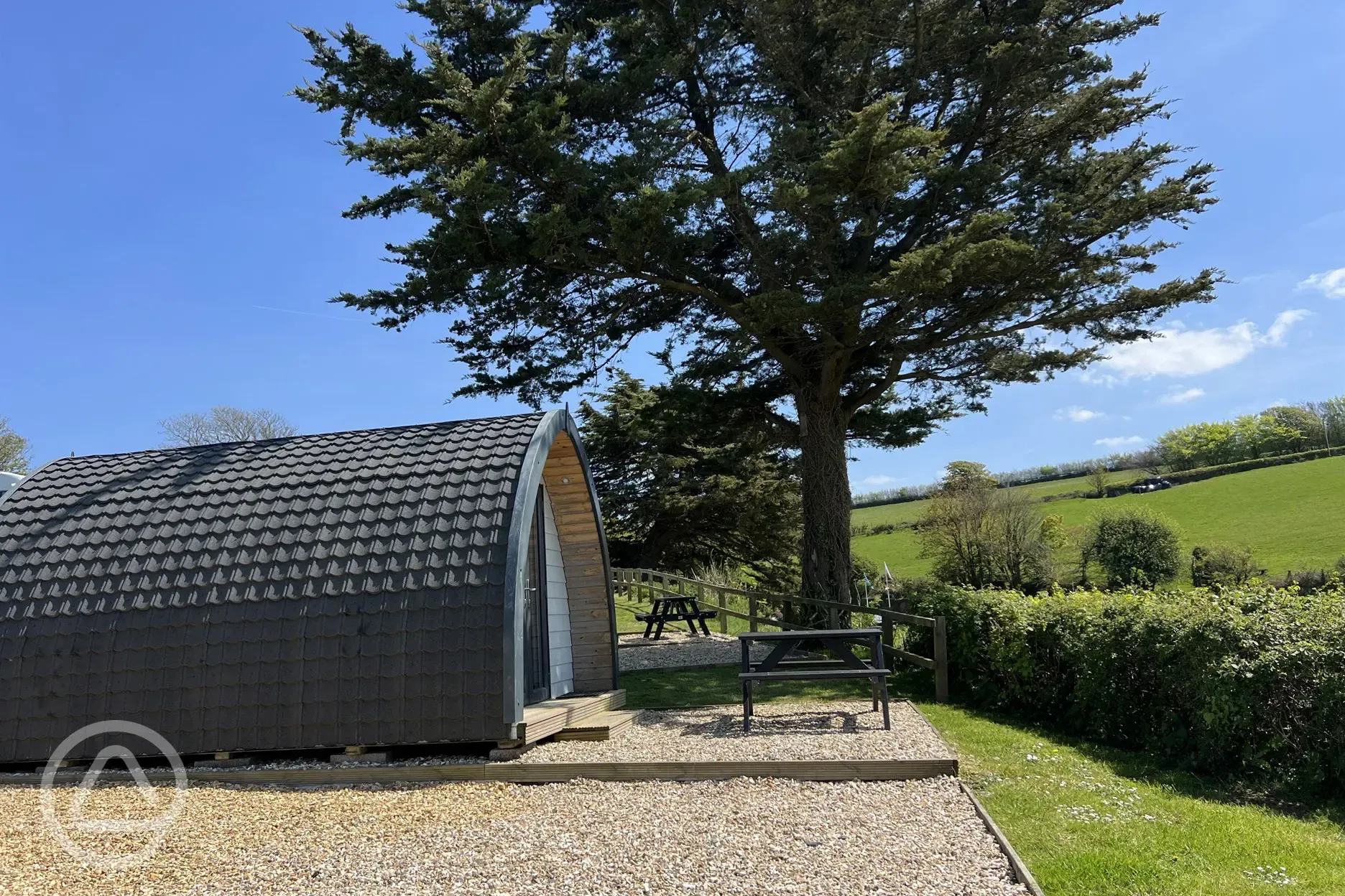 Glamping pod with valley views (pet friendly)
