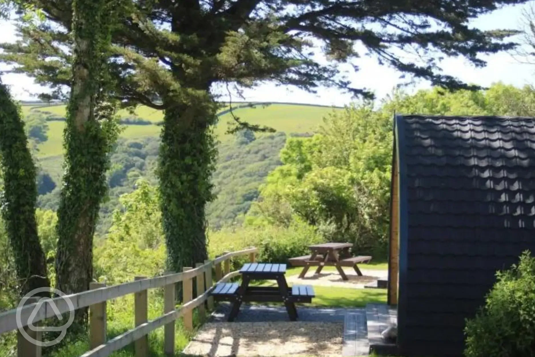 Glamping pod with valley views (pet friendly)