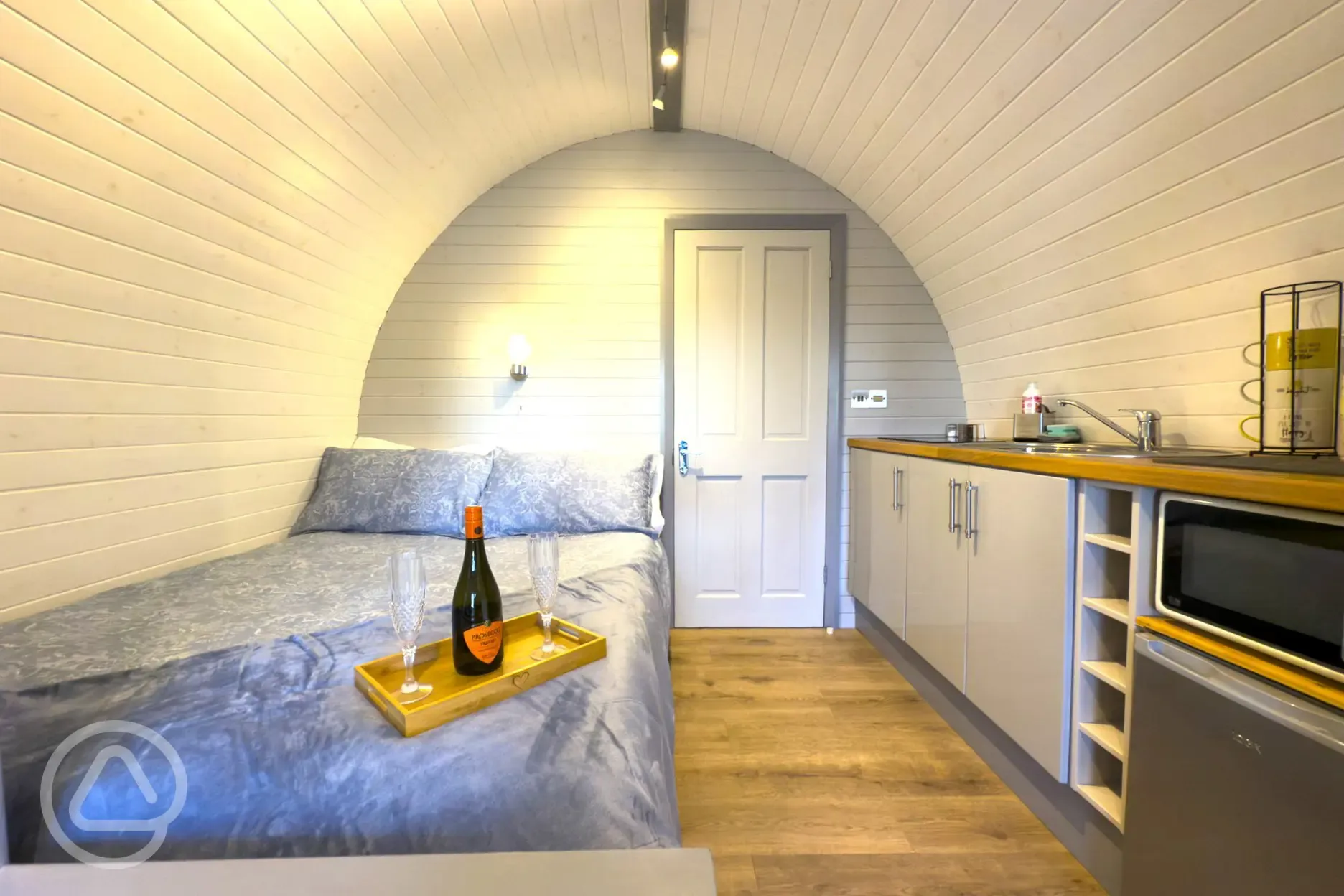 Bluebell ensuite glamping pod interior