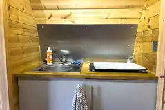 Rose ensuite glamping pod - kitchen