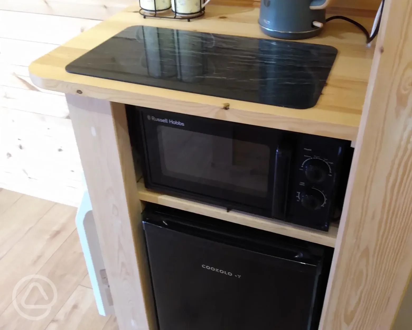 Rose ensuite glamping pod - kitchen