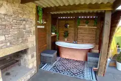 Wigwam Grand with outside bath