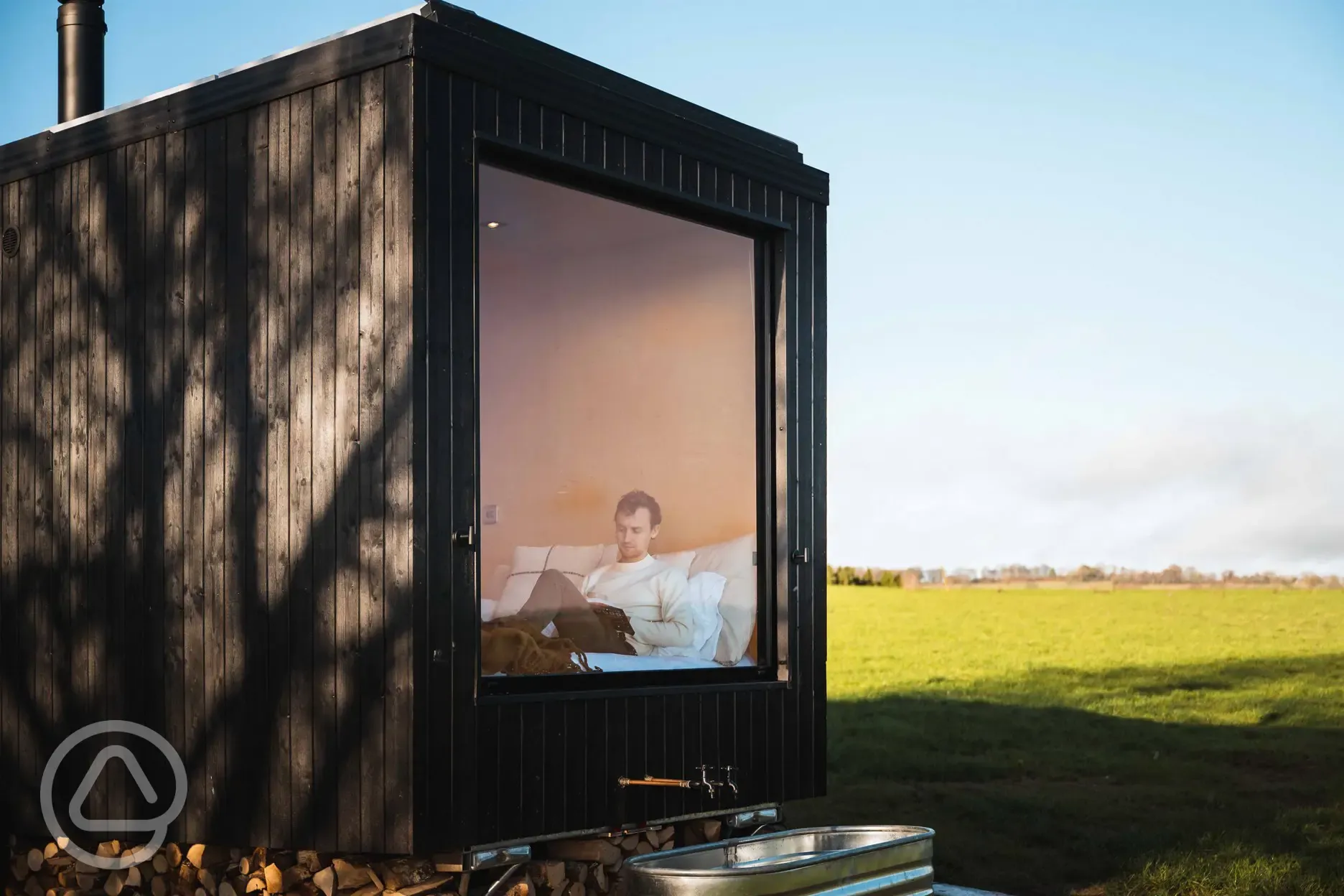 Hare glamping cabin