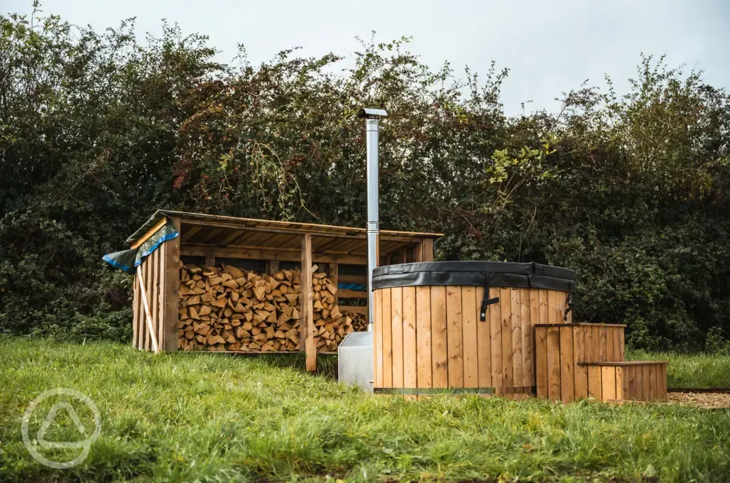 Fox glamping cabin wood-fired hot tub