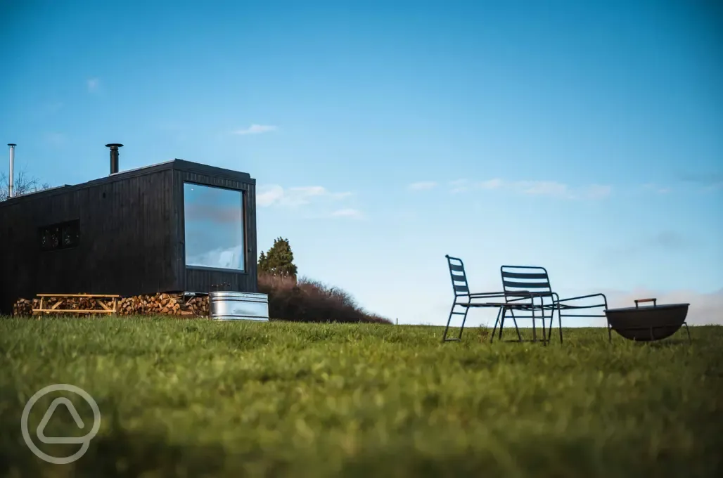 Hare glamping cabin