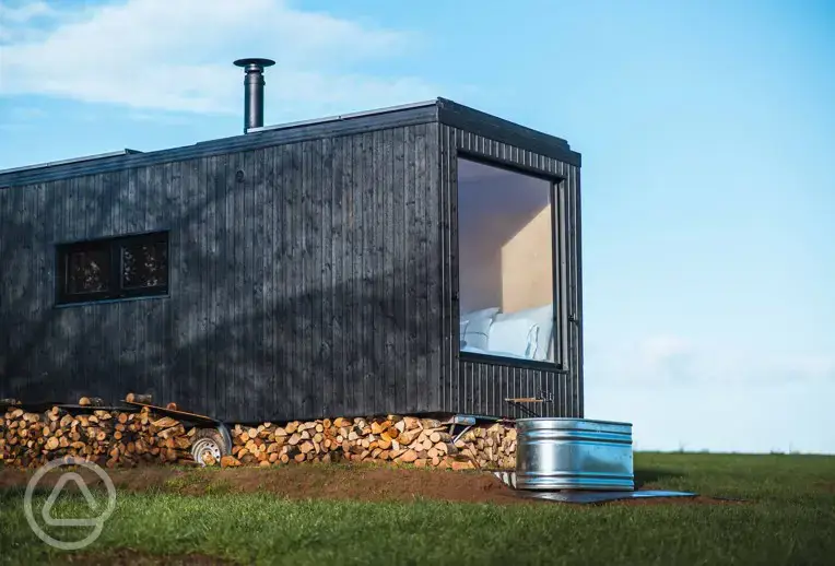 Hare glamping cabin