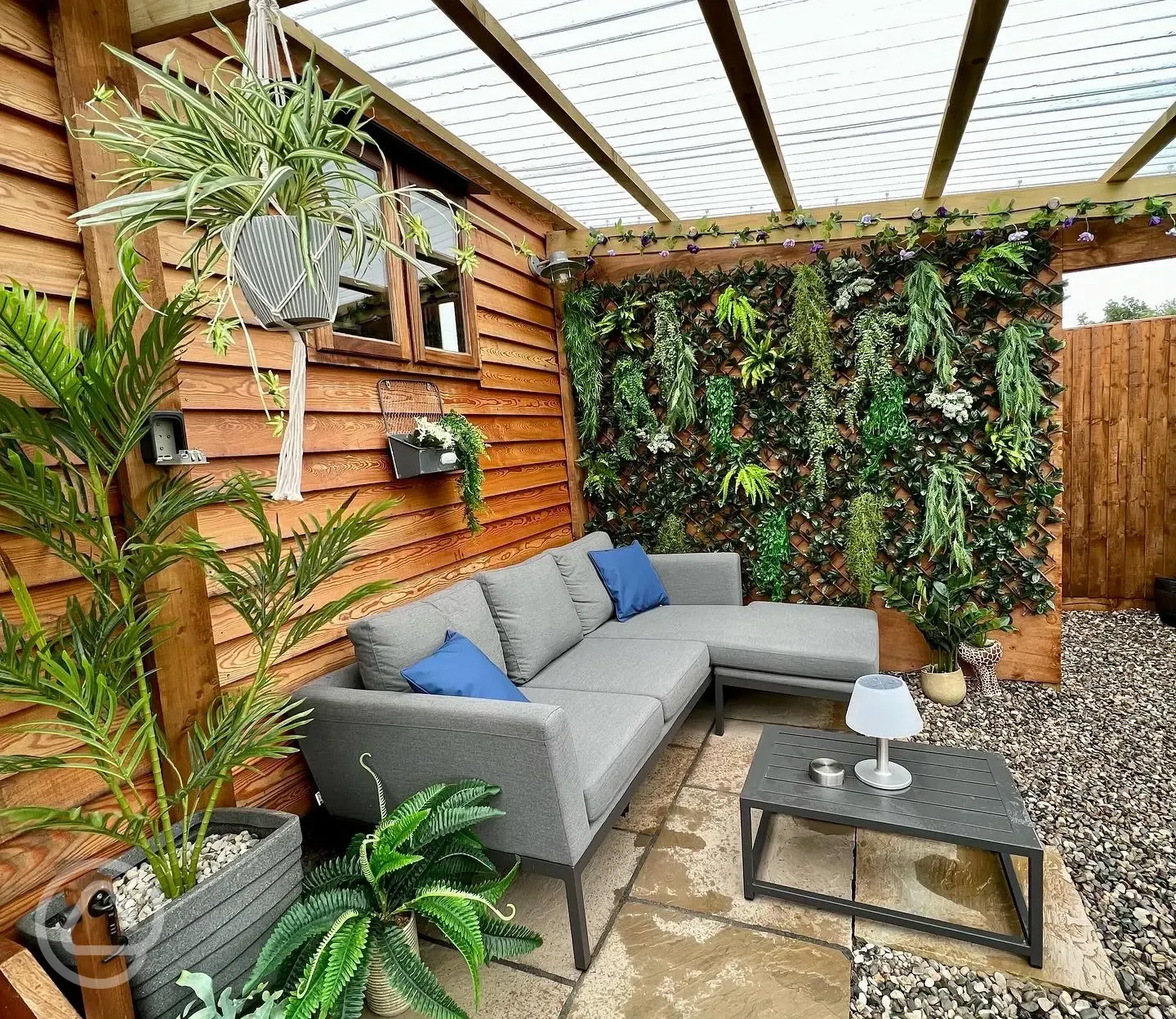 Bluebell ensuite glamping pod outdoor seating area