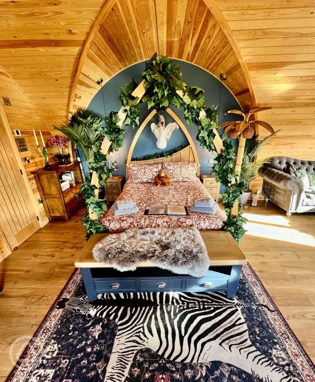 Foxglove ensuite glamping pod bedroom