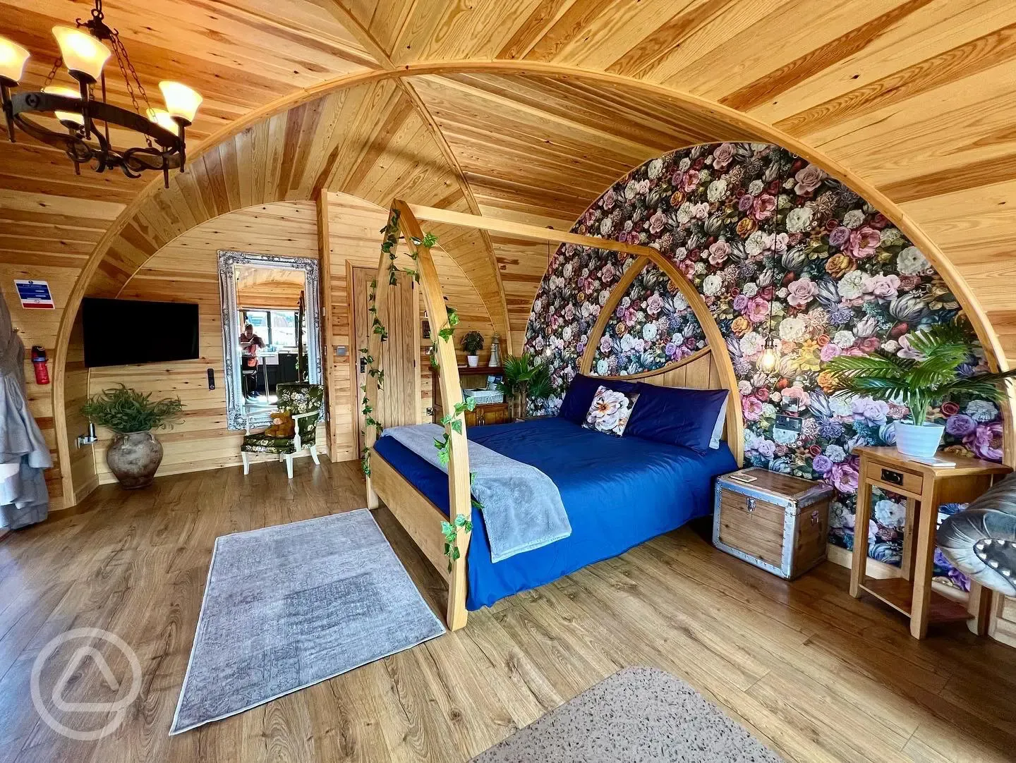Pod interior double bed