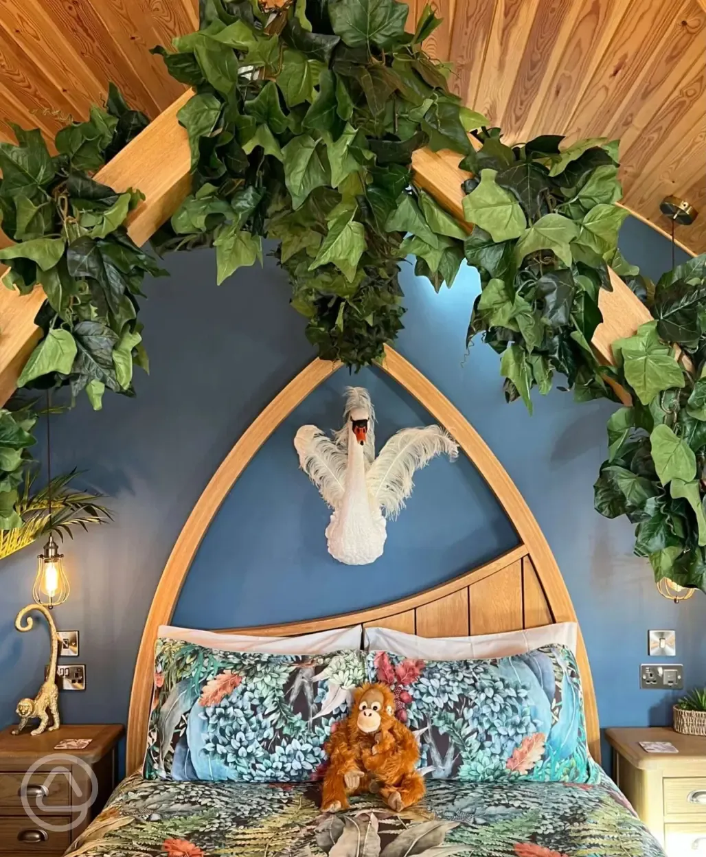 Foxglove ensuite glamping pod interior 
