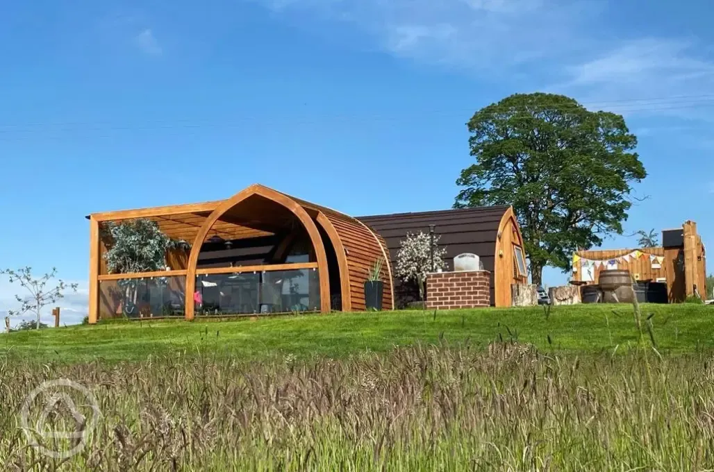 Daisy ensuite glamping pod with hot tub 